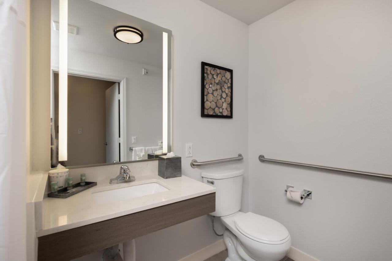 Queen Room with Bath Tub - Mobility Accessible at Comfort Inn Hayward - Oakland South
