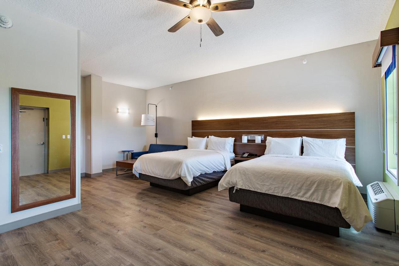 Queen Room with Two Queen Beds - Non-Smoking at Holiday Inn Express St. Augustine - Vilano Beach by IHG