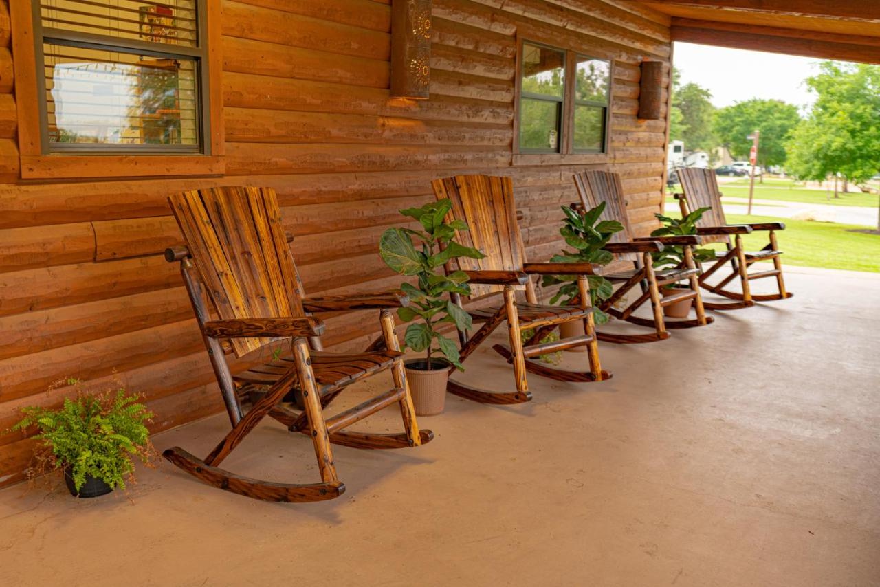 | Sun Outdoors Lake Travis