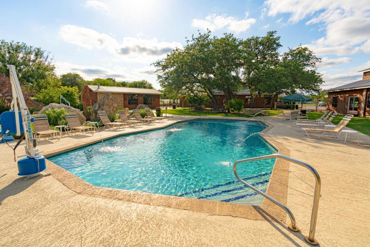 | Sun Outdoors Lake Travis