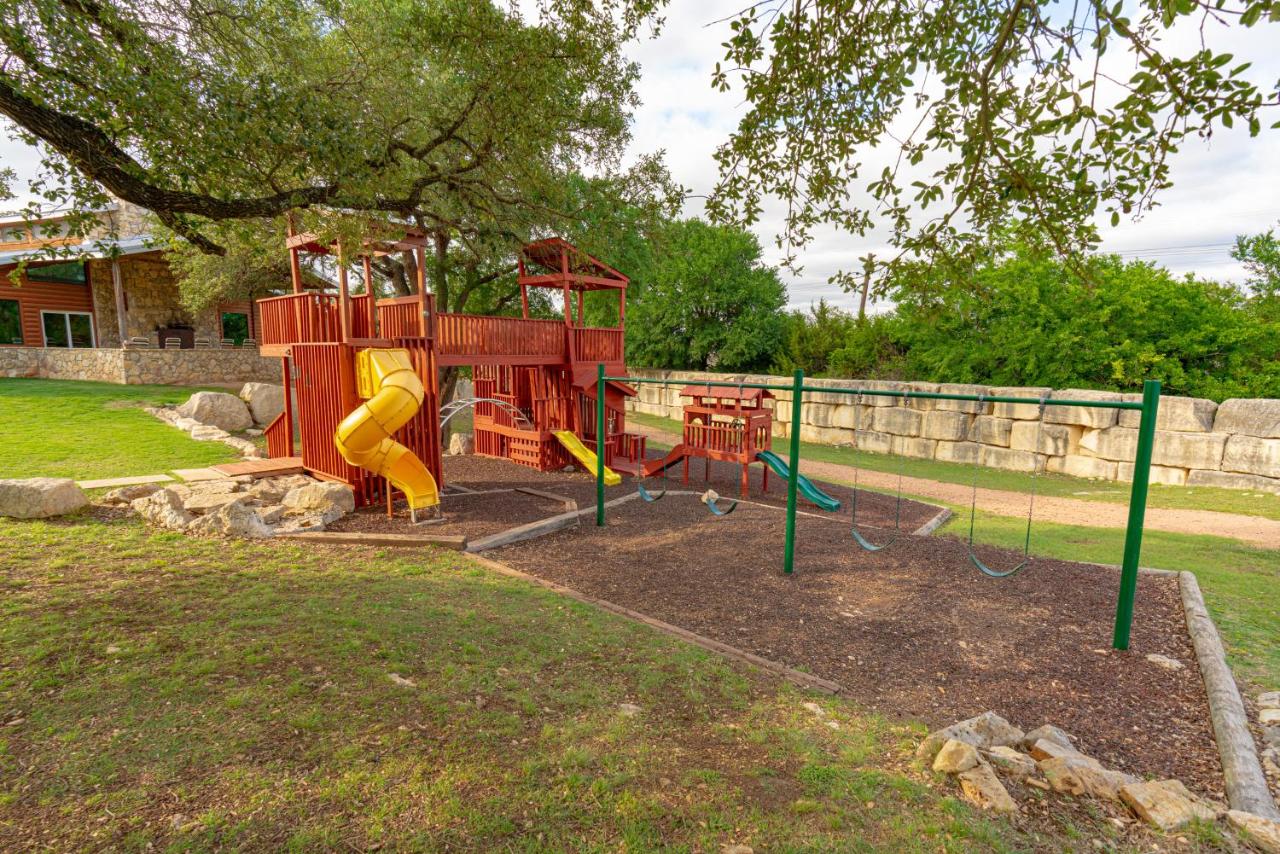 | Sun Outdoors Lake Travis