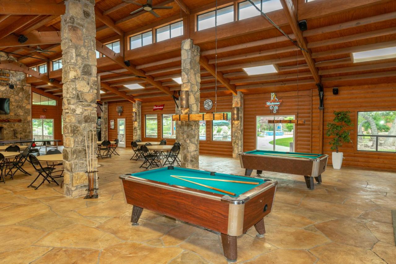 | Sun Outdoors Lake Travis