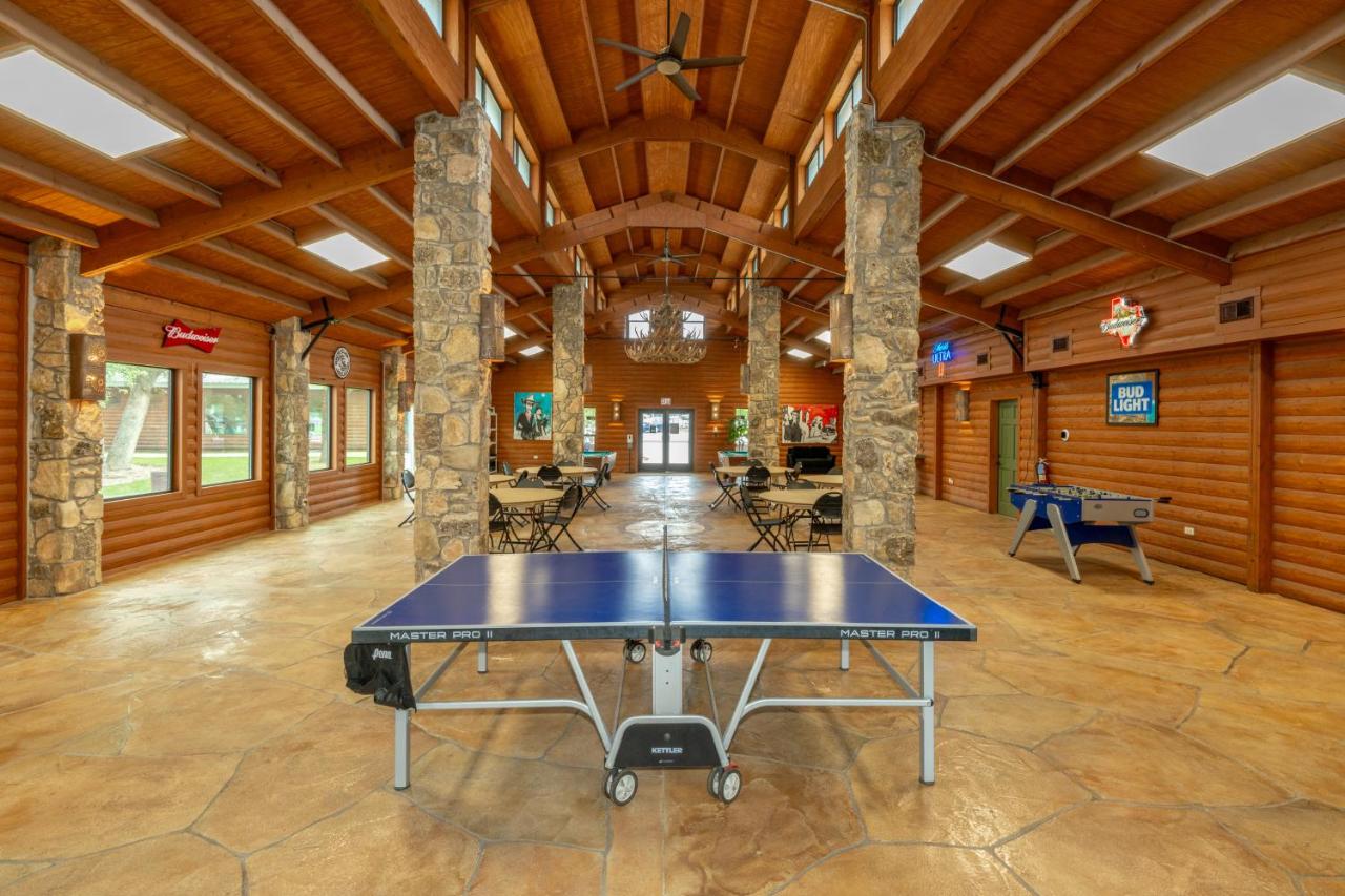 | Sun Outdoors Lake Travis