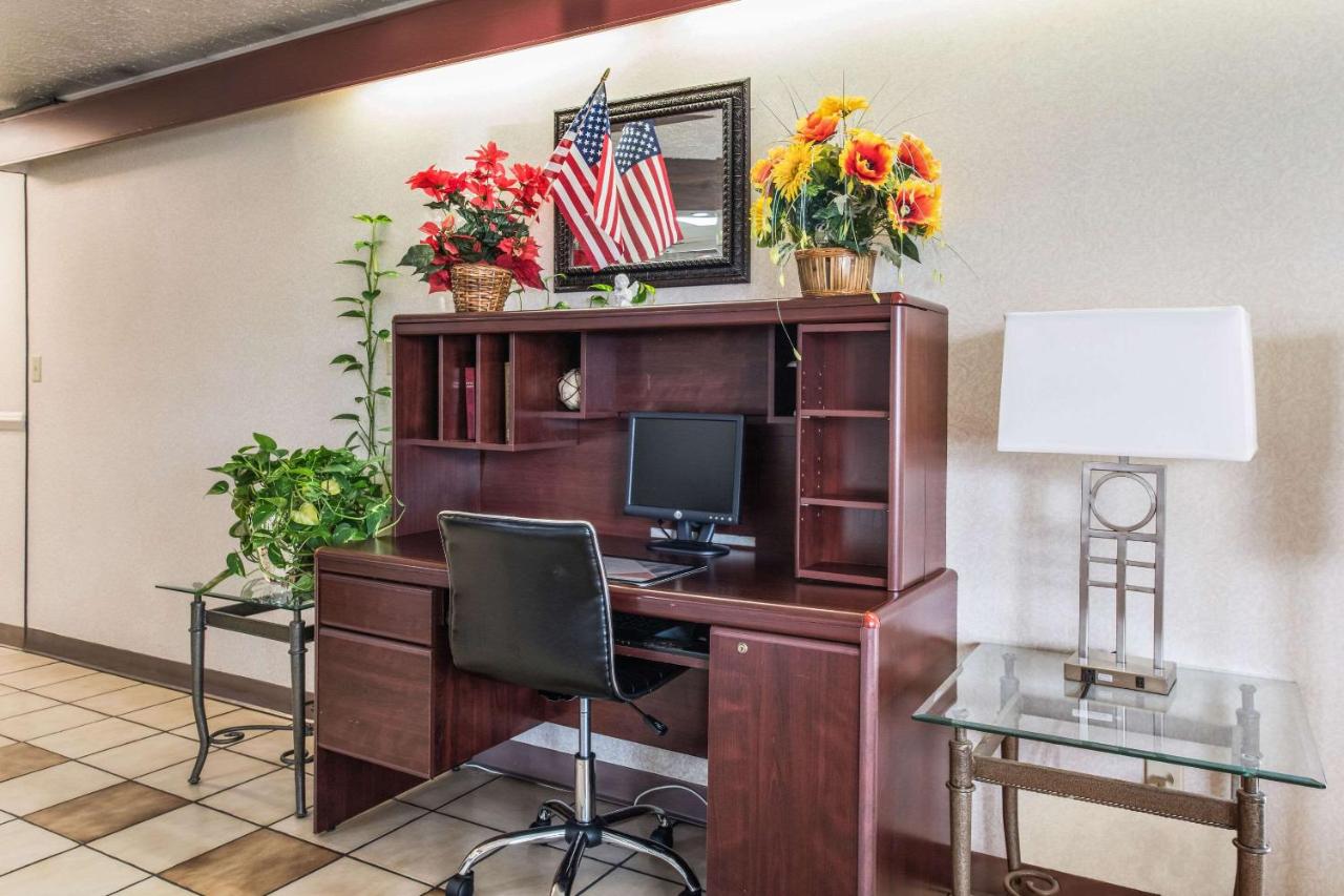 | Econo Lodge Eden