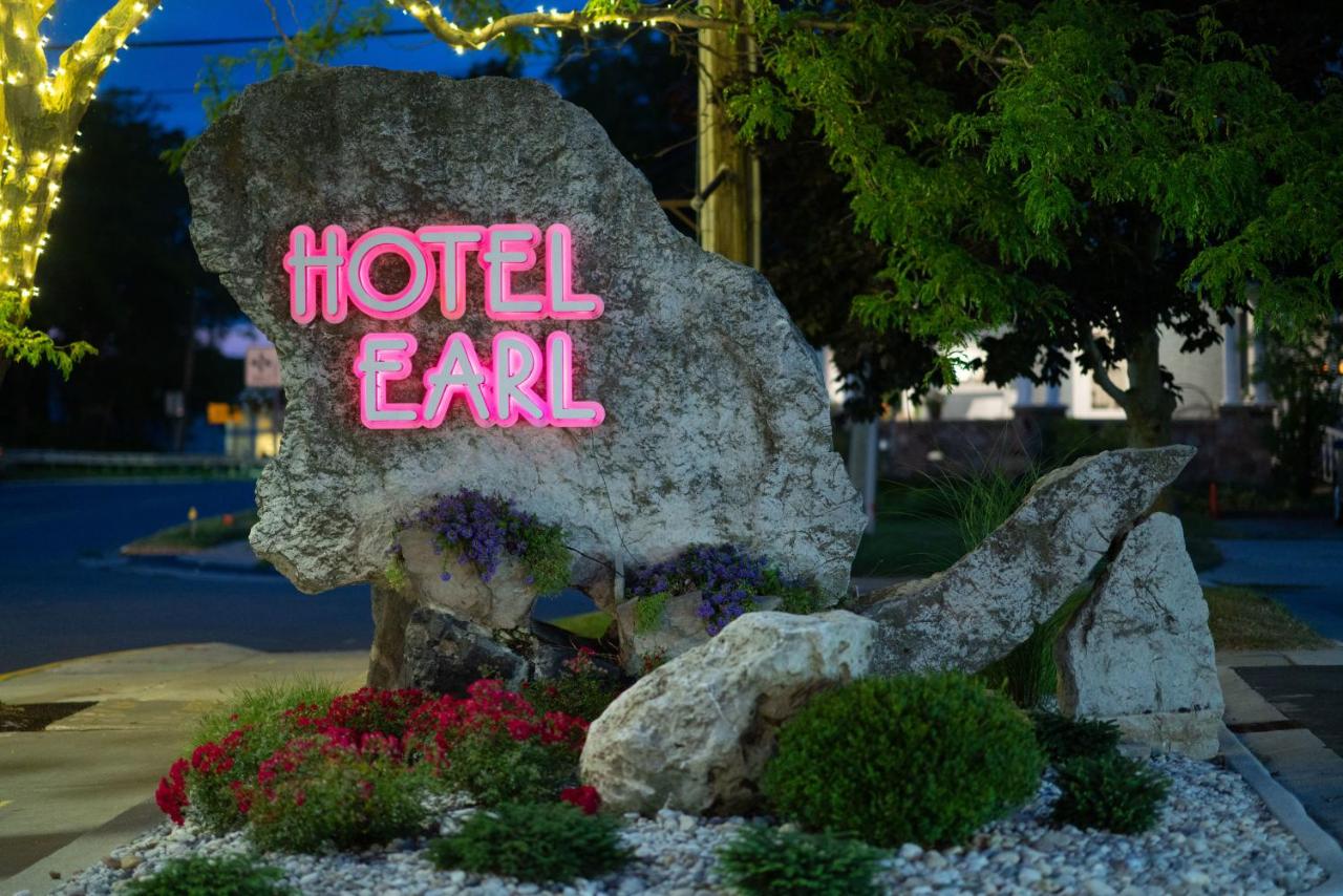 | The Earl in Charlevoix