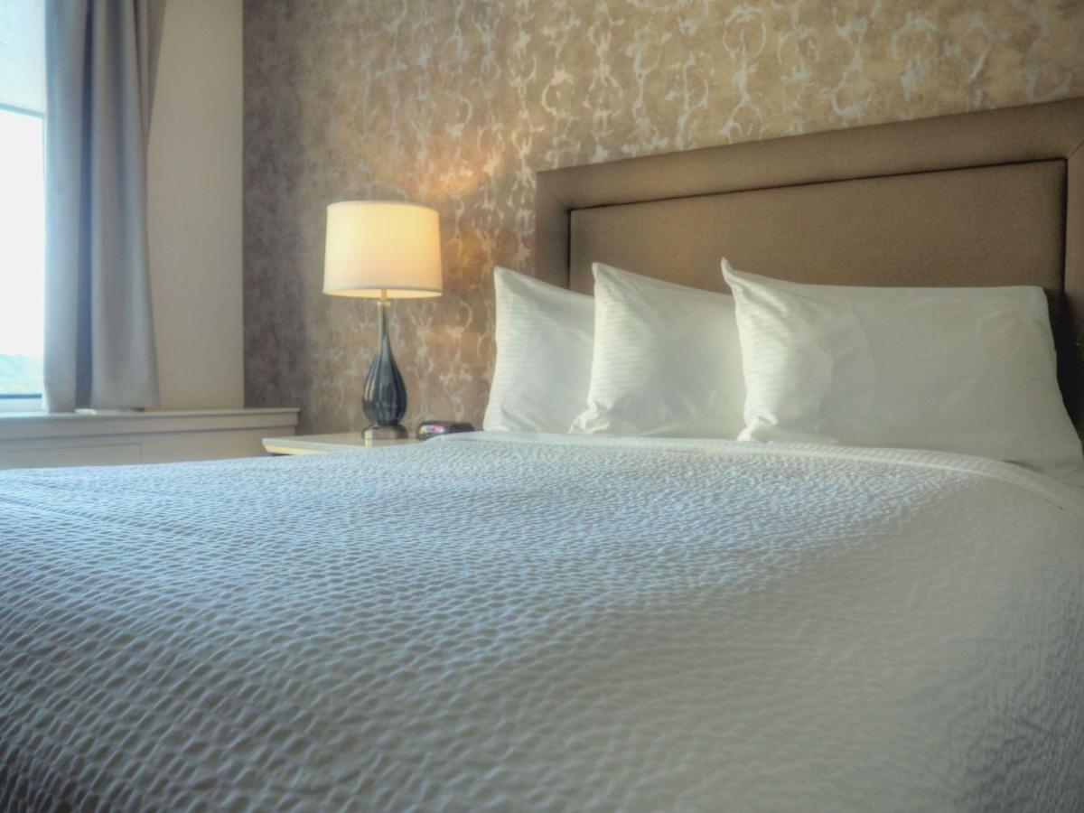 Queen Room at Kahler Grand Hotel