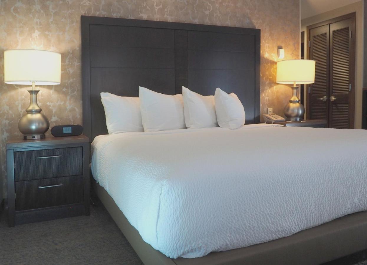 Deluxe King Room at Kahler Grand Hotel