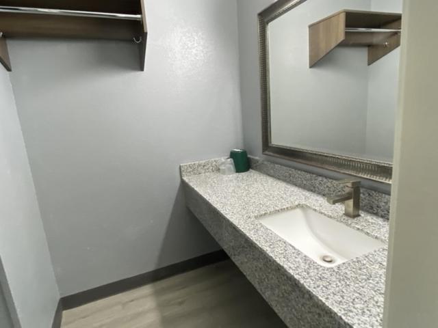 | Valley View Inn