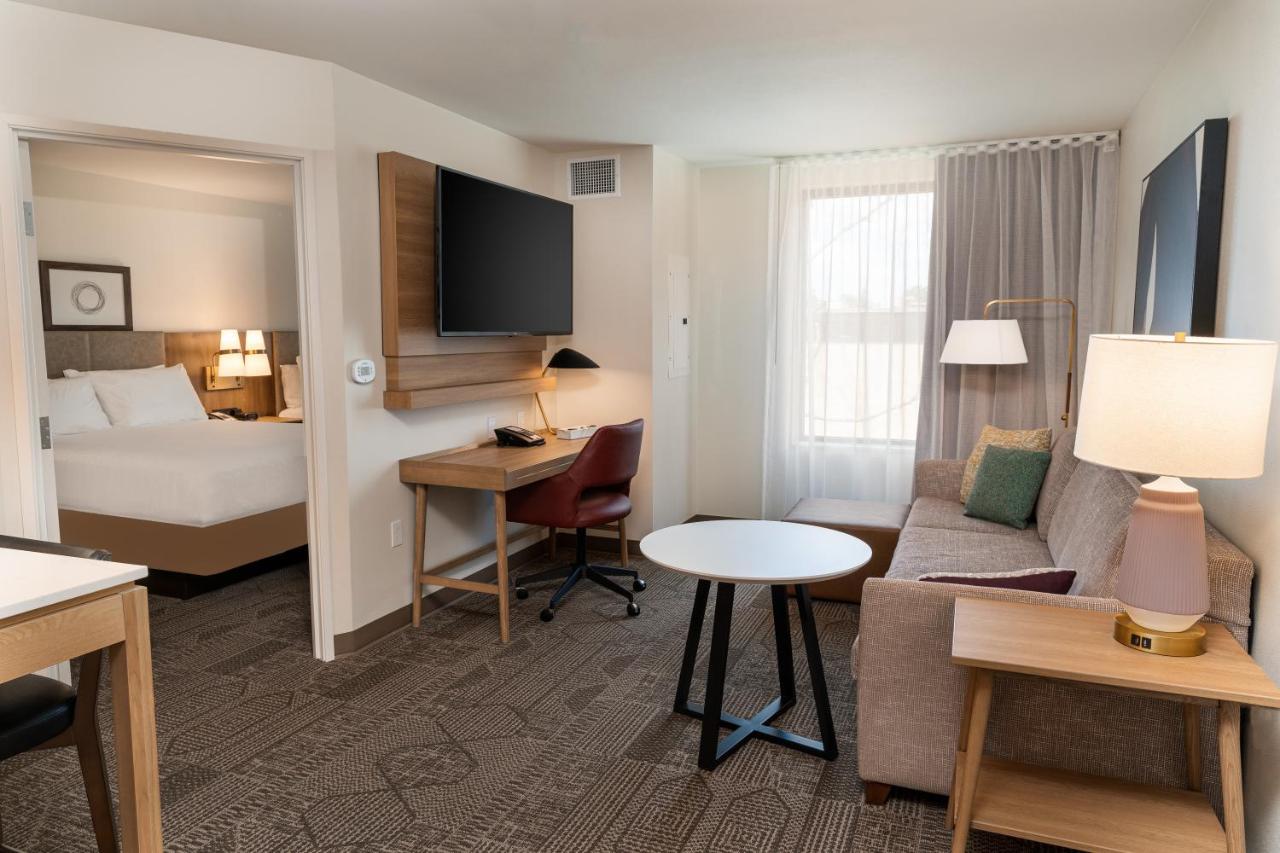 One-Bedroom Queen Suite - Hearing Accessible - Non-Smoking at Staybridge Suites Temecula Wine Country by IHG