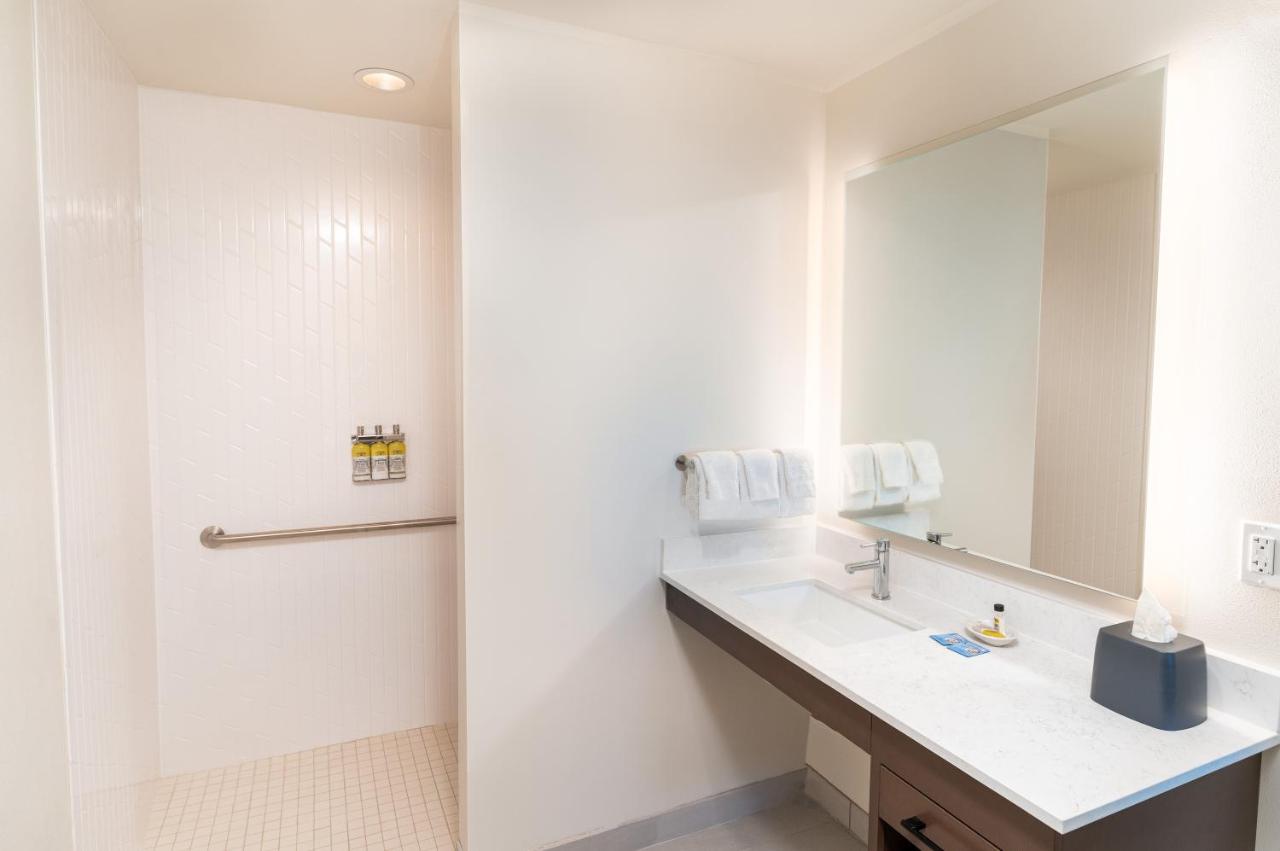 One-Bedroom with Two Queen Beds and Hearing Accessible Roll In Shower - Non-Smoking at Staybridge Suites Temecula Wine Country by IHG