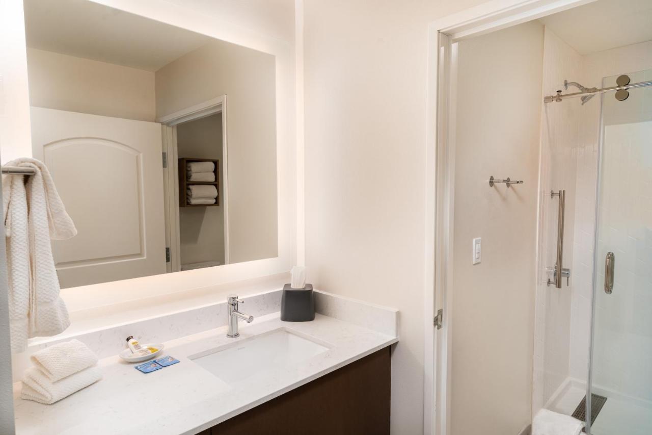 One-Bedroom Queen Suite - Hearing Accessible - Non-Smoking at Staybridge Suites Temecula Wine Country by IHG
