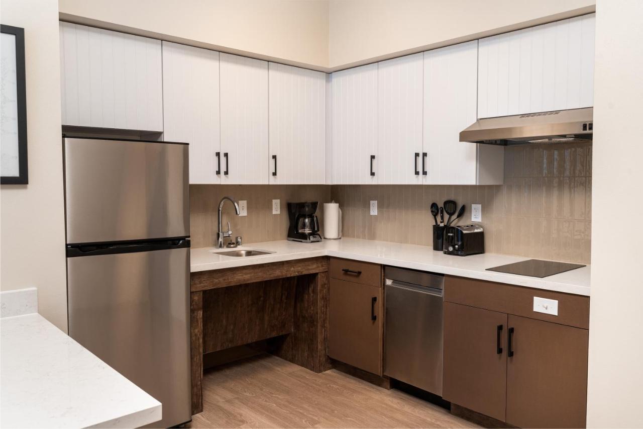 One-Bedroom with Two Queen Beds and Hearing Accessible Roll In Shower - Non-Smoking at Staybridge Suites Temecula Wine Country by IHG