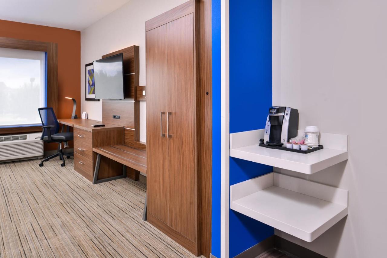 Standard Room at Holiday Inn Express & Suites Farmville by IHG