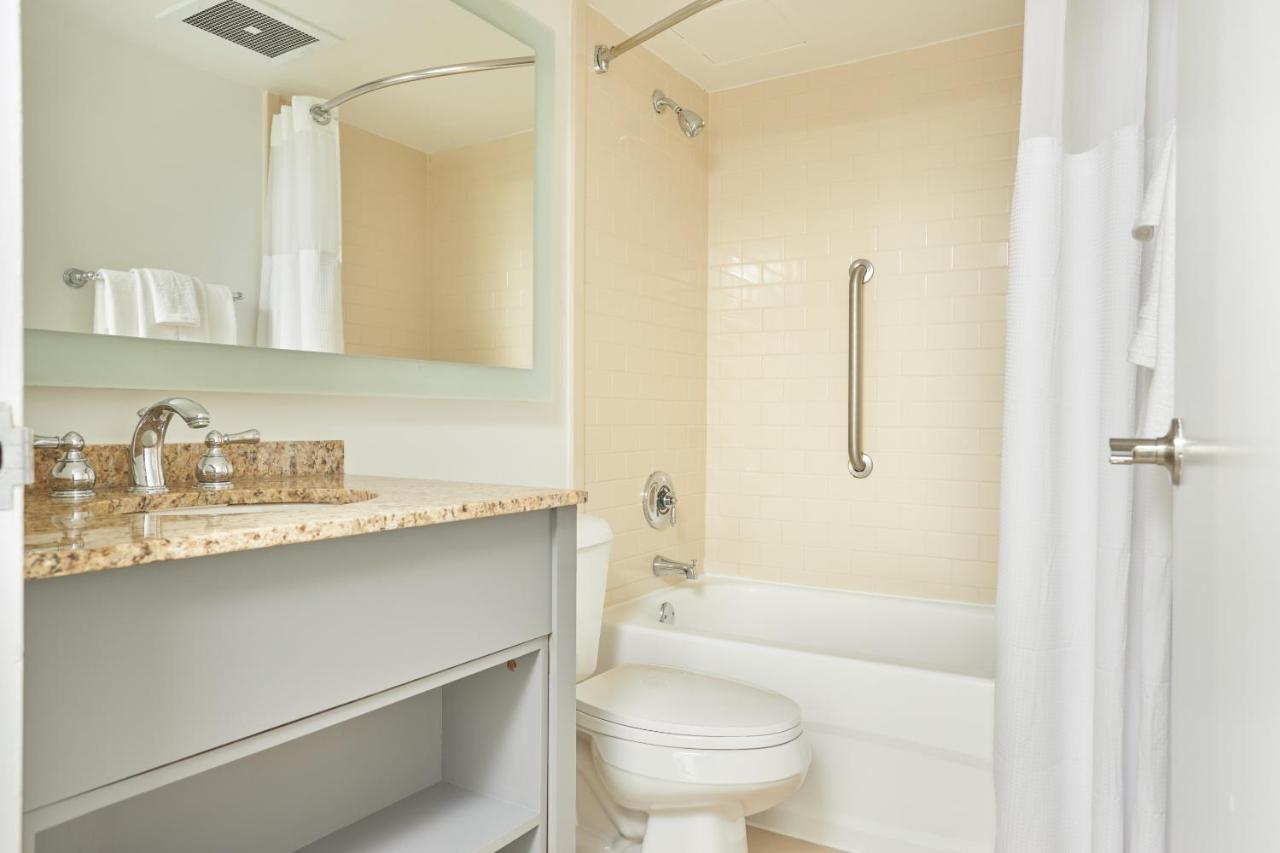 Suite with Balcony at Sonder at The Terrace