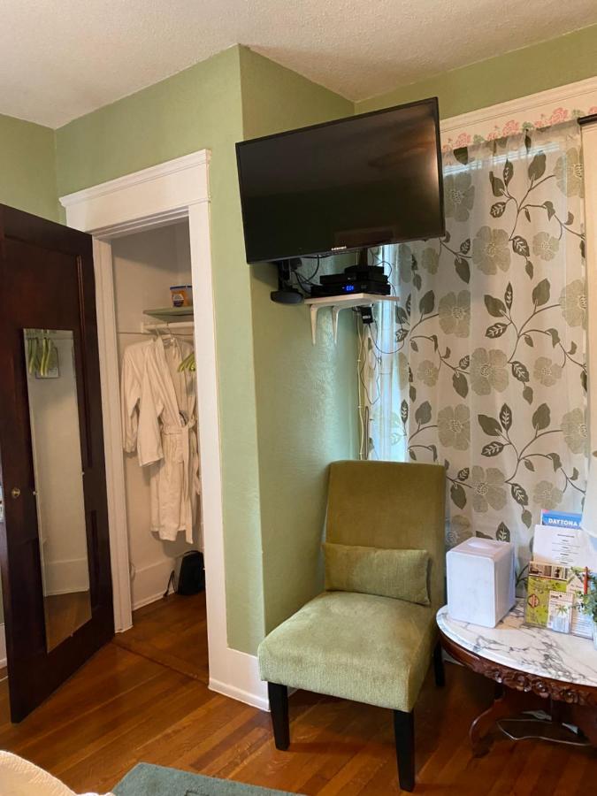  | Ms. Maggie's South Country Inn