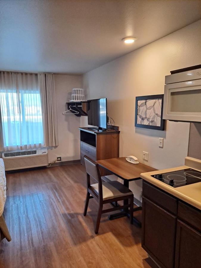 Standard Queen Room - Non-Smoking at WoodSpring Suites Fargo North Near NDSU