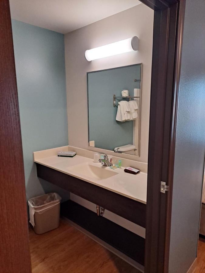 Standard Queen Room - Non-Smoking at WoodSpring Suites Fargo North Near NDSU