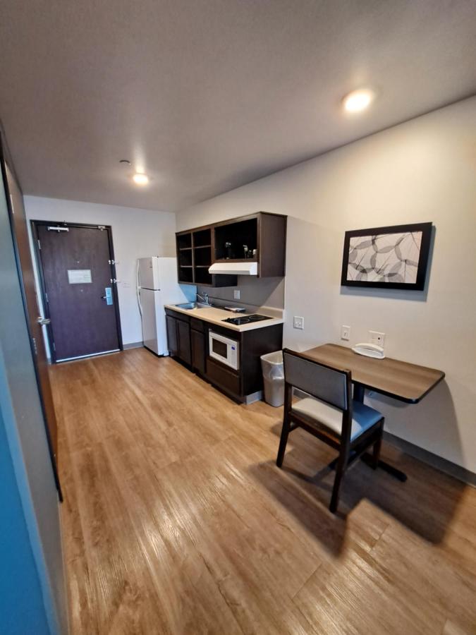 Standard Queen Room - Non-Smoking at WoodSpring Suites Fargo North Near NDSU
