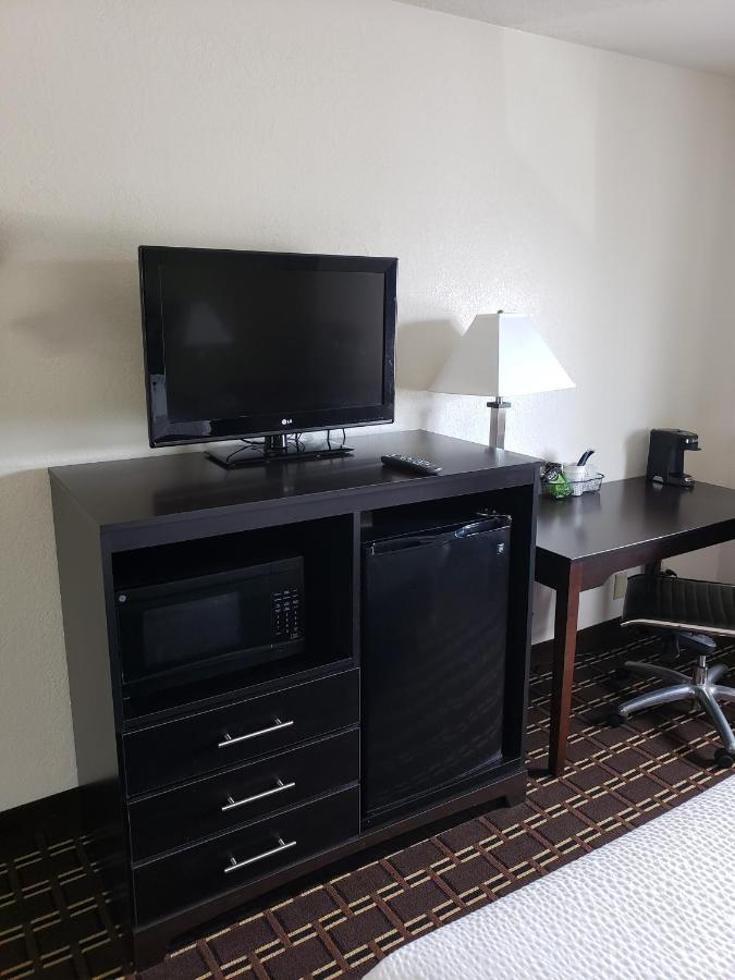 Queen Room - Disability Access/Non-Smoking at Super 8 by Wyndham La Crosse