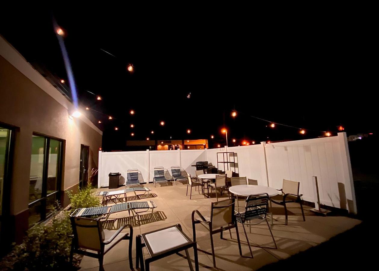 | Holiday Inn Express Cedar Rapids - Collins Road, an IHG Hotel