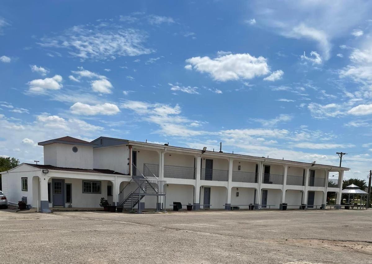  | Dilley executive inn