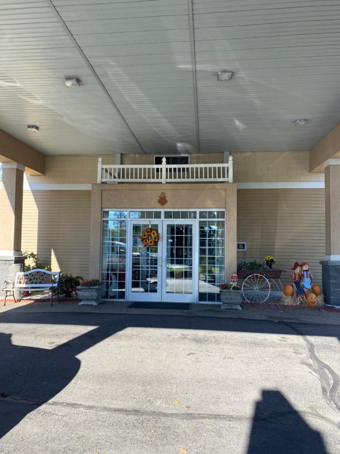 | Coos Motor Inn