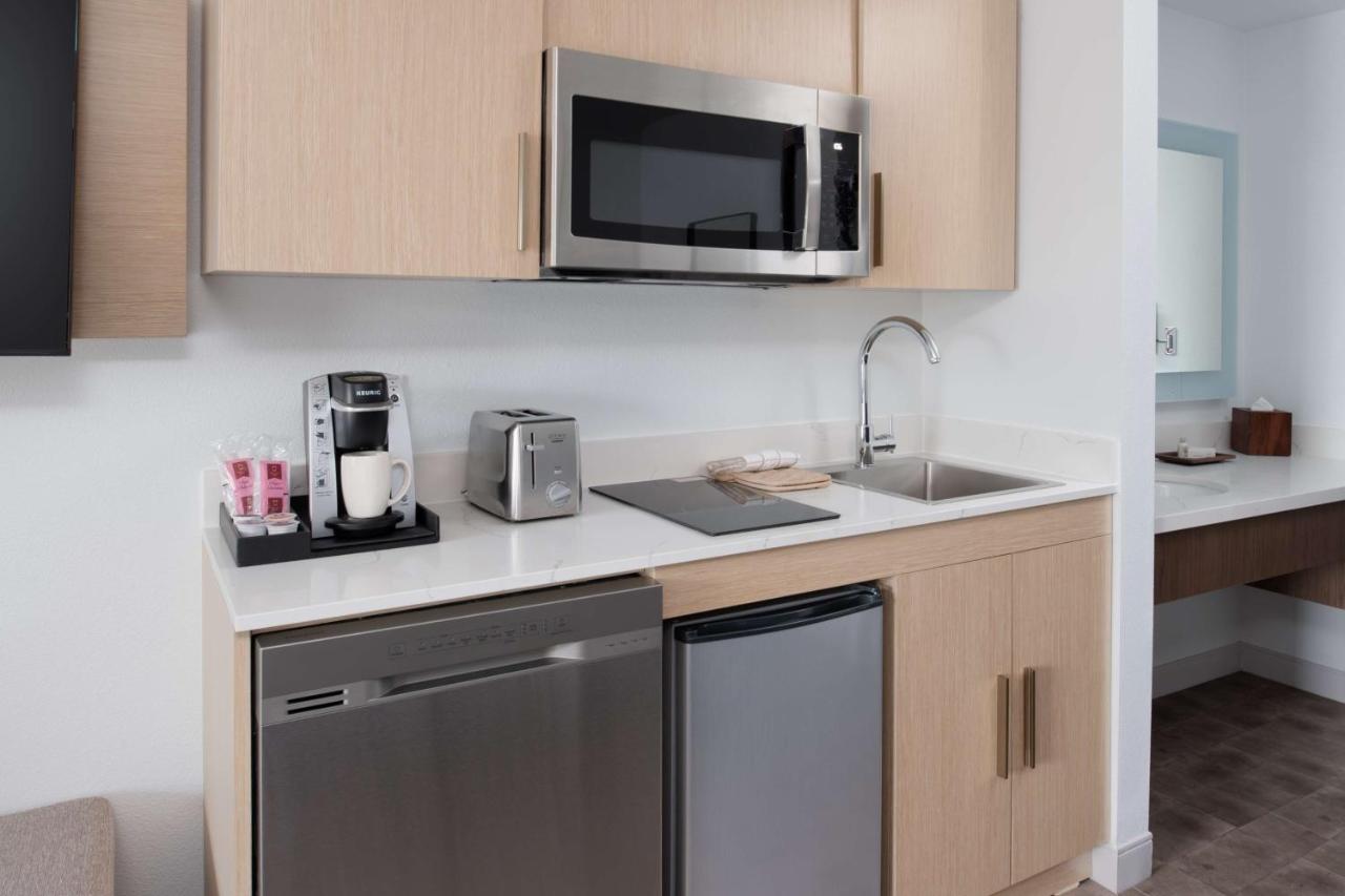 King Room with Sofa Bed and Kitchenette at Best Western Premier Keizer/Salem Hotel
