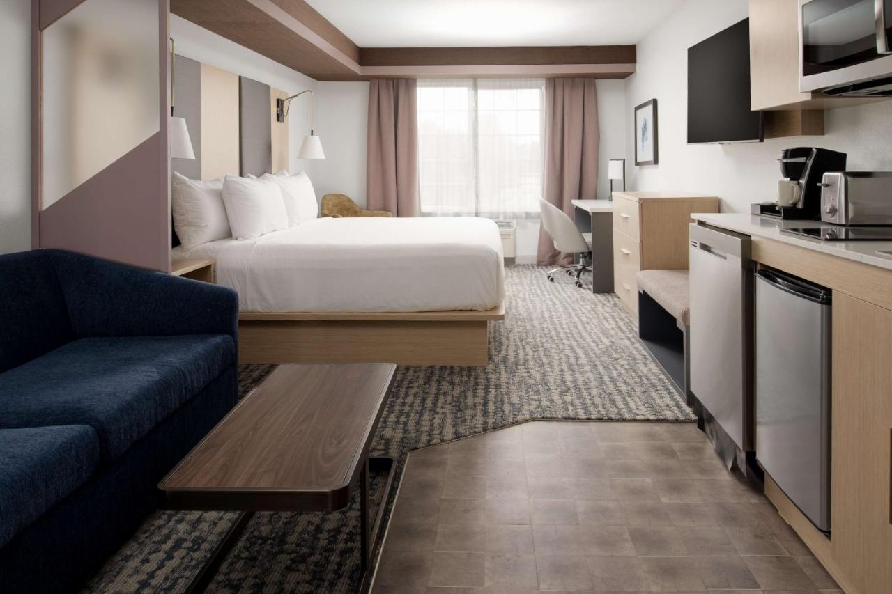 King Room with Sofa Bed and Kitchenette at Best Western Premier Keizer/Salem Hotel
