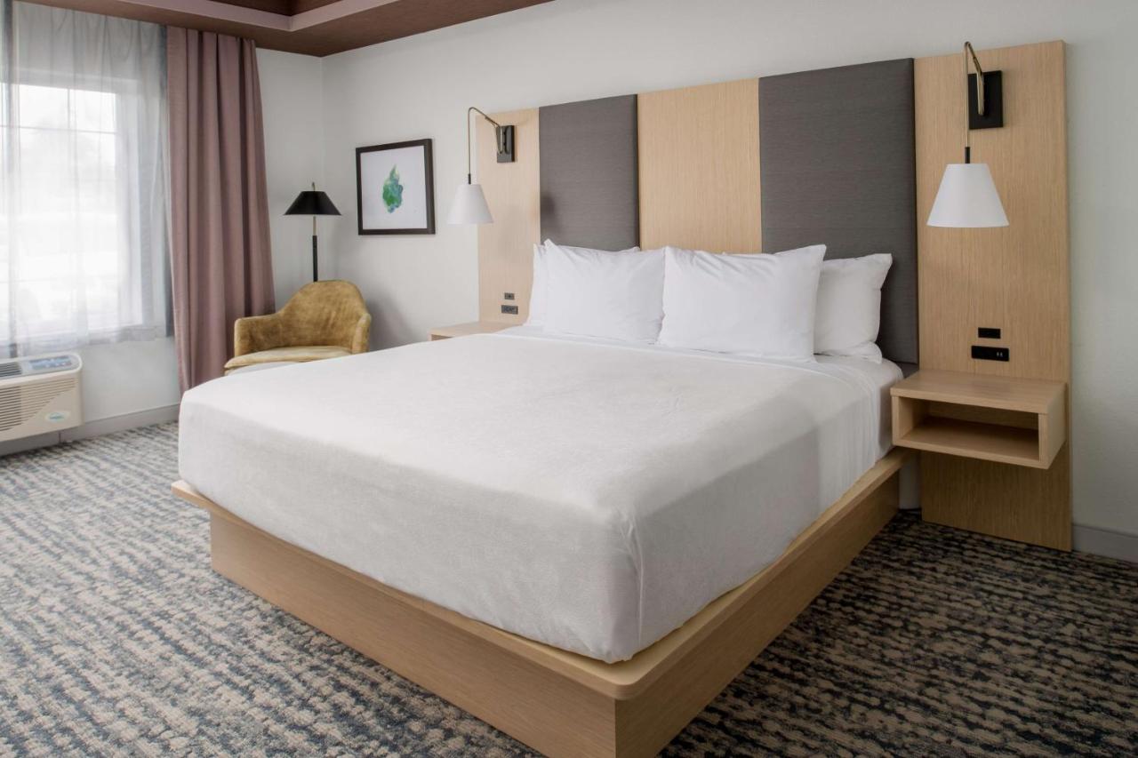 King Room at Best Western Premier Keizer/Salem Hotel