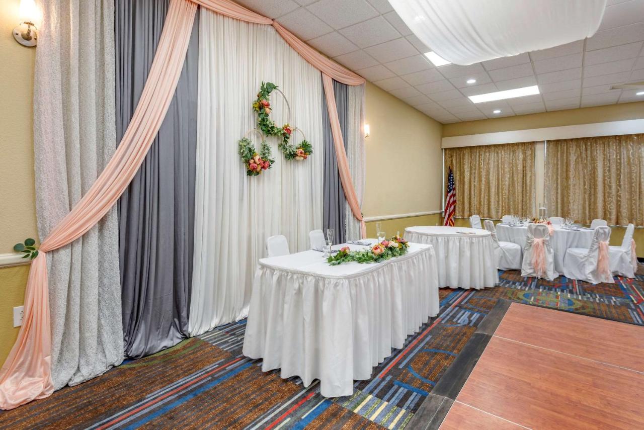 | Quality Inn & Suites Vestal Binghamton near University