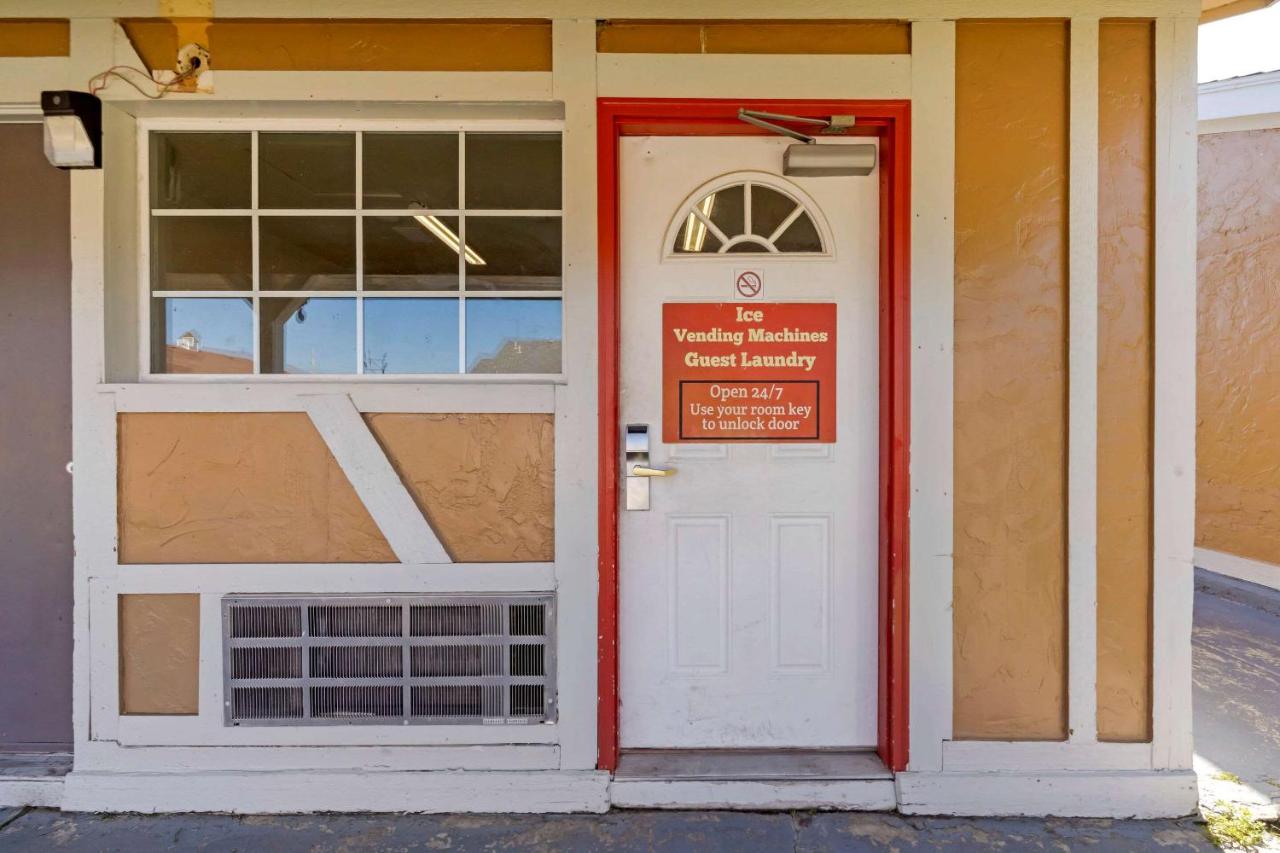 | Econo Lodge Pryor