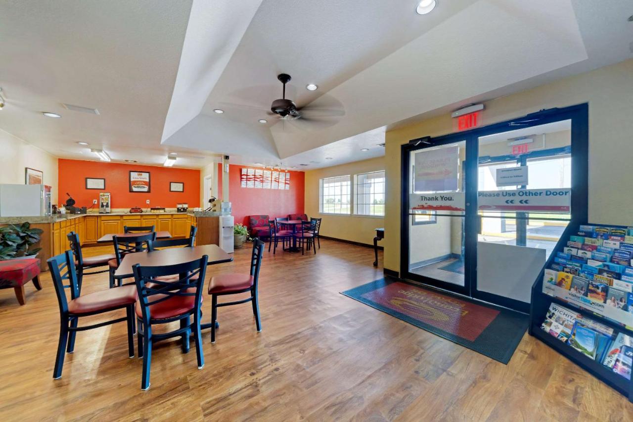 | Econo Lodge Pryor