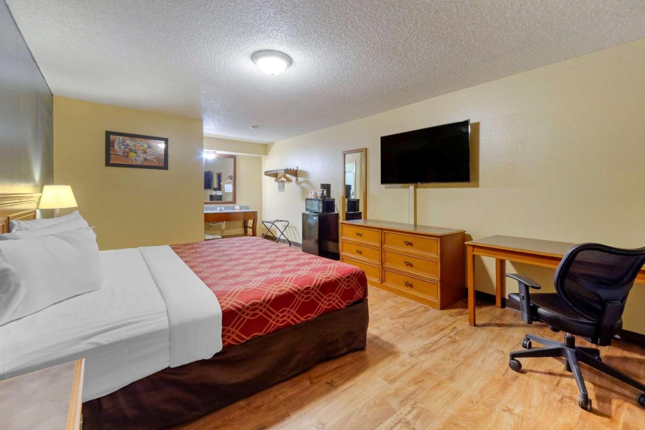 | Econo Lodge Pryor
