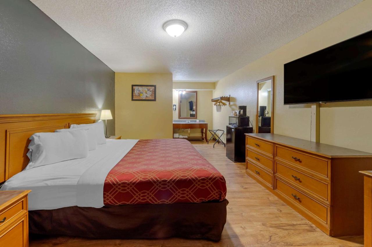 | Econo Lodge Pryor