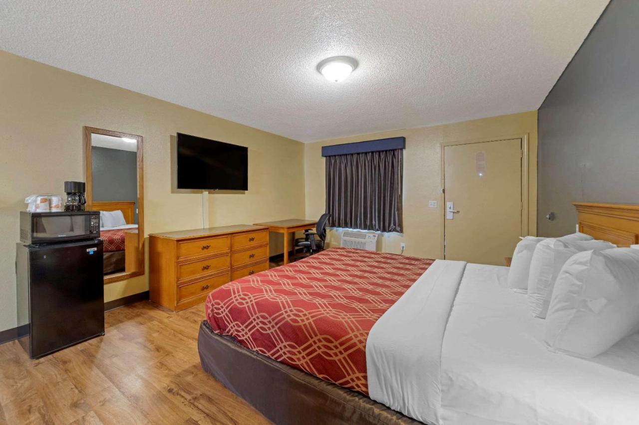 | Econo Lodge Pryor