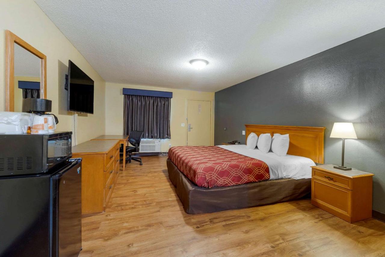 | Econo Lodge Pryor