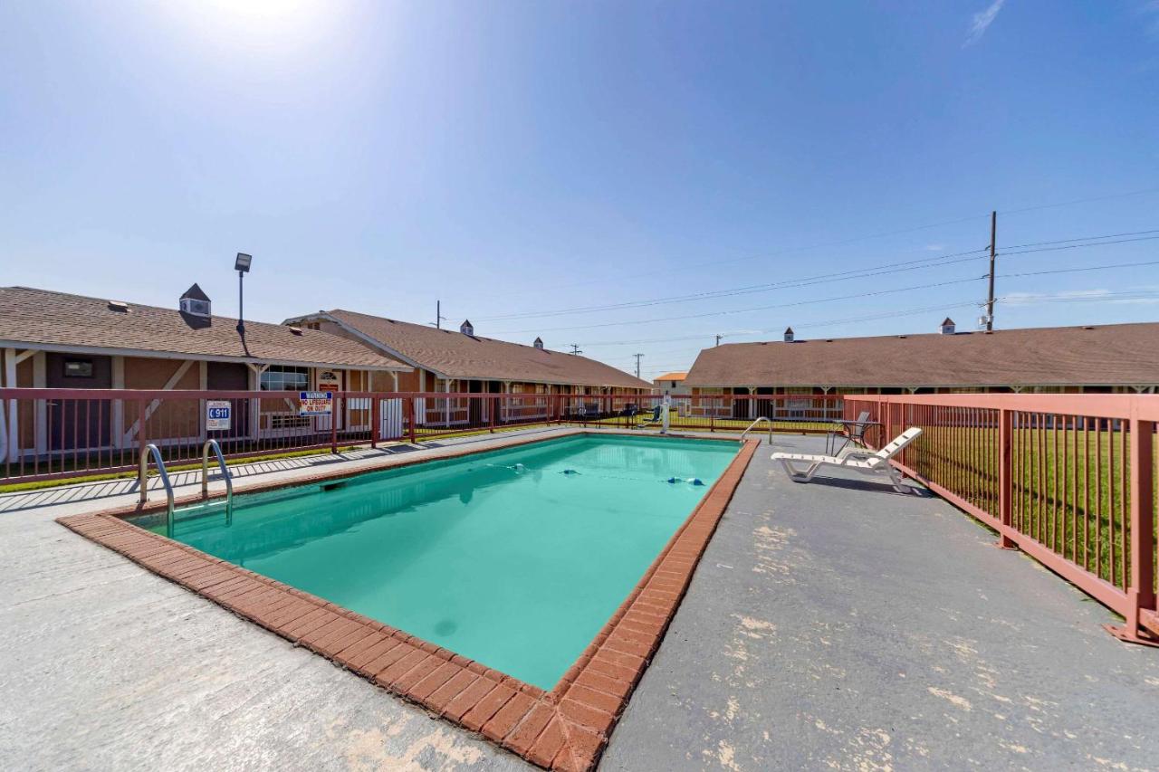 | Econo Lodge Pryor