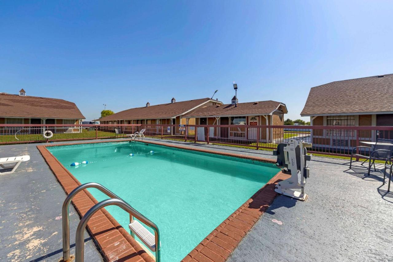 | Econo Lodge Pryor