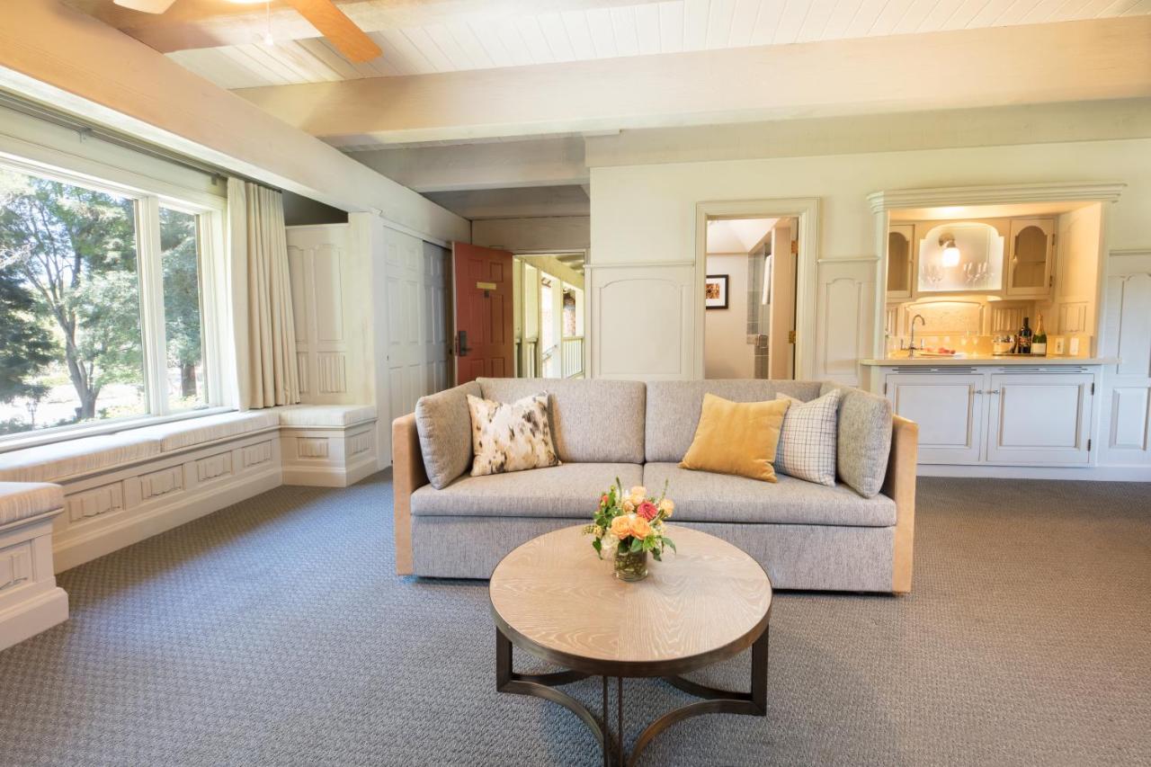 King Vineyard View Collection Suite at Harvest Inn