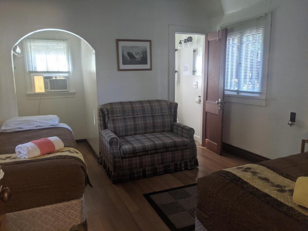  | Moreno's Cottages