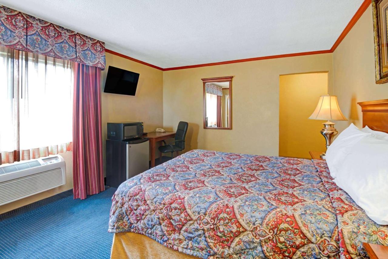 | Days Inn by Wyndham Albuquerque Downtown