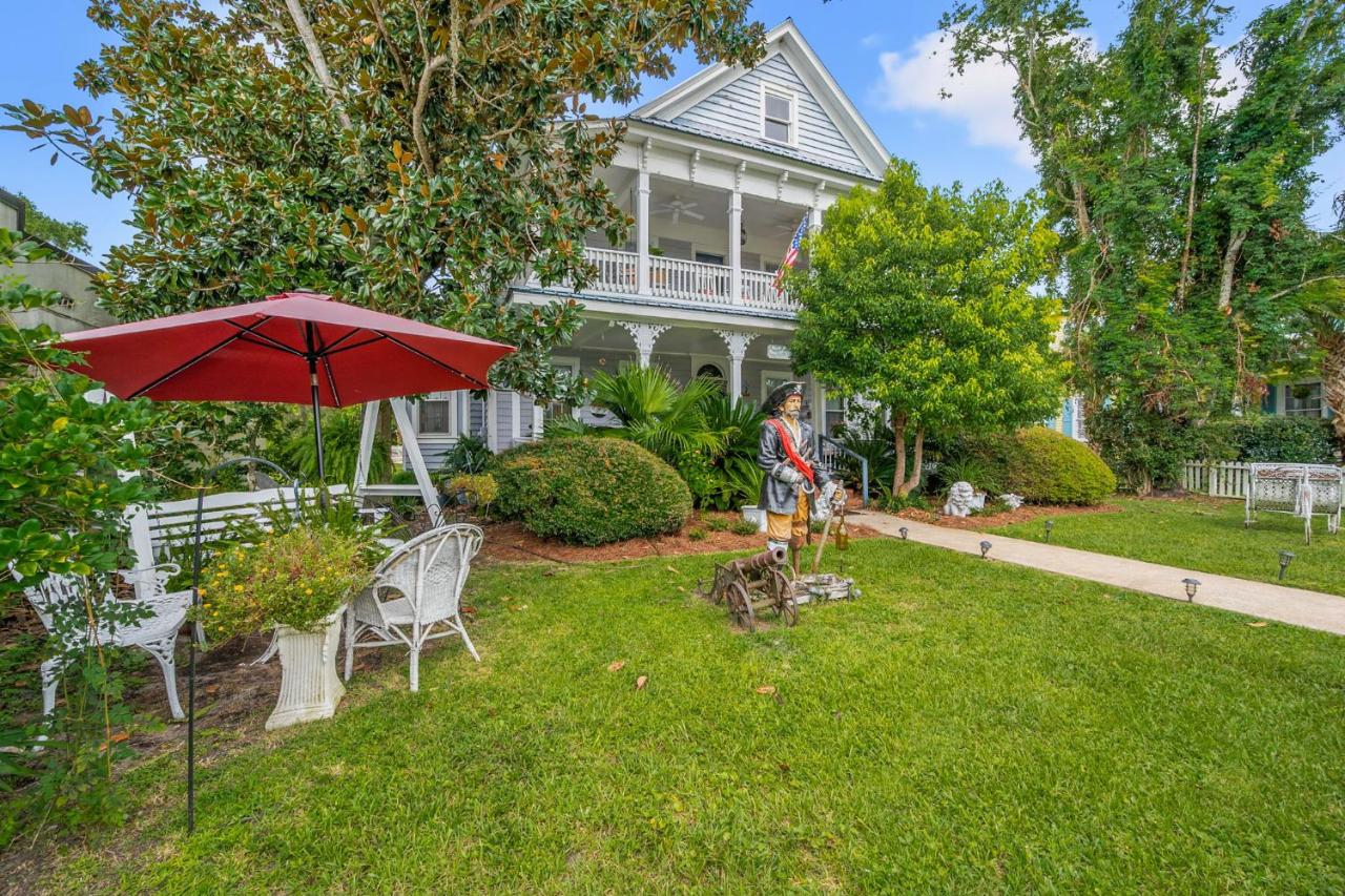 | Goodbread House Bed and Breakfast