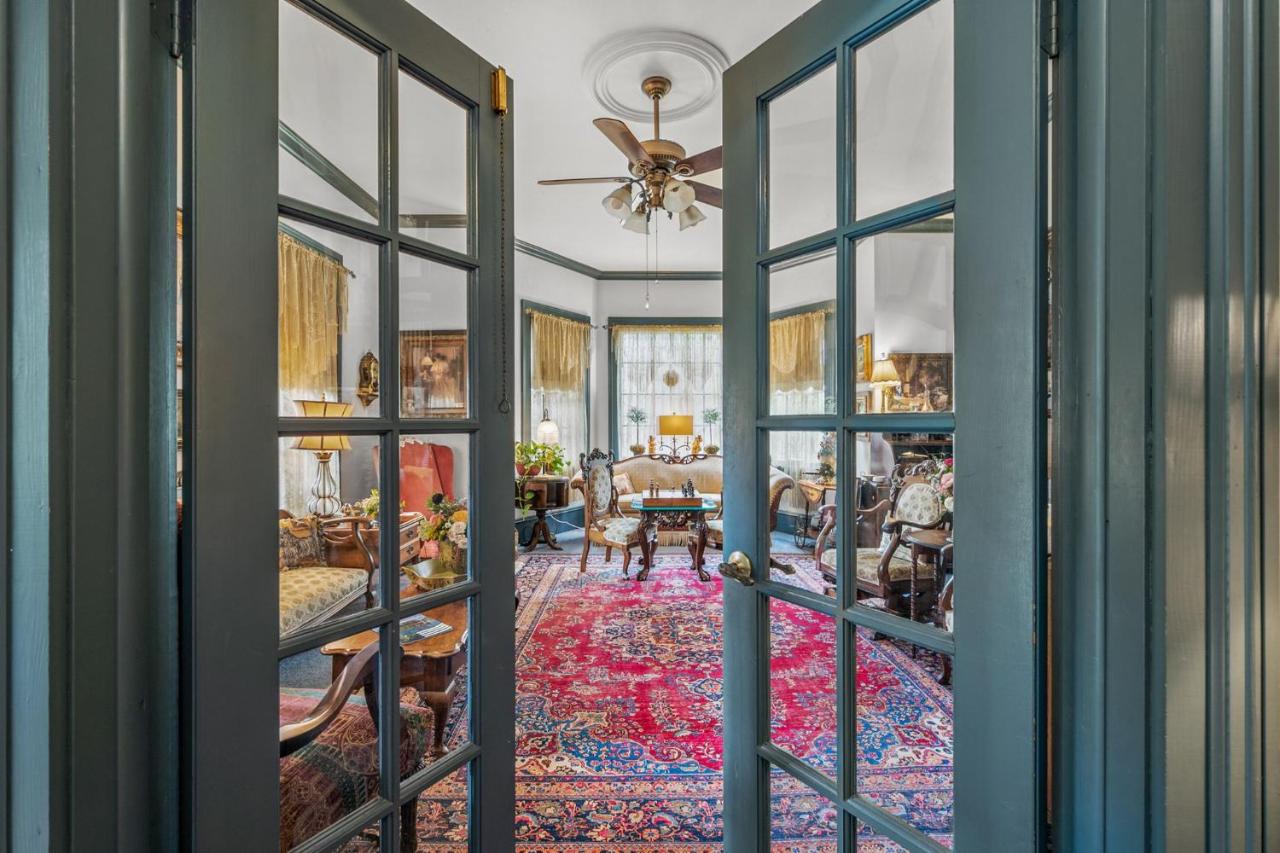 | Goodbread House Bed and Breakfast