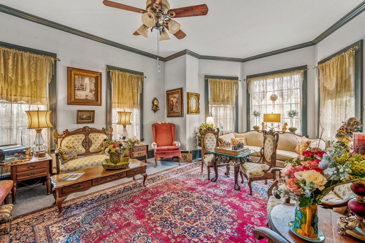 | Goodbread House Bed and Breakfast