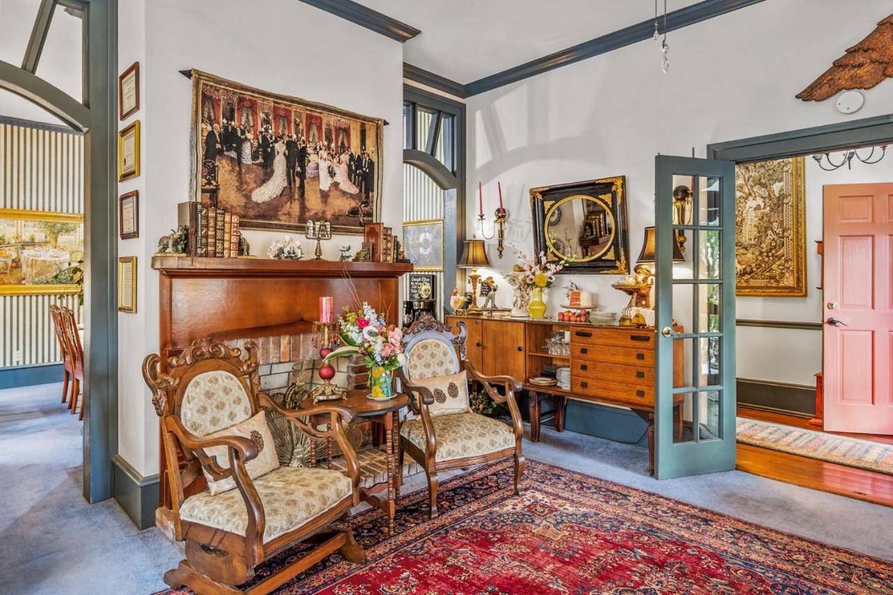  | Goodbread House Bed and Breakfast