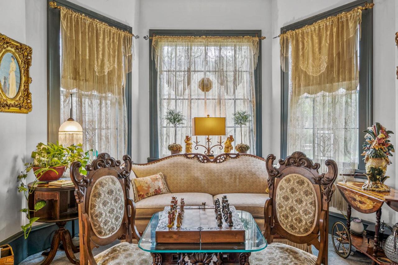 | Goodbread House Bed and Breakfast