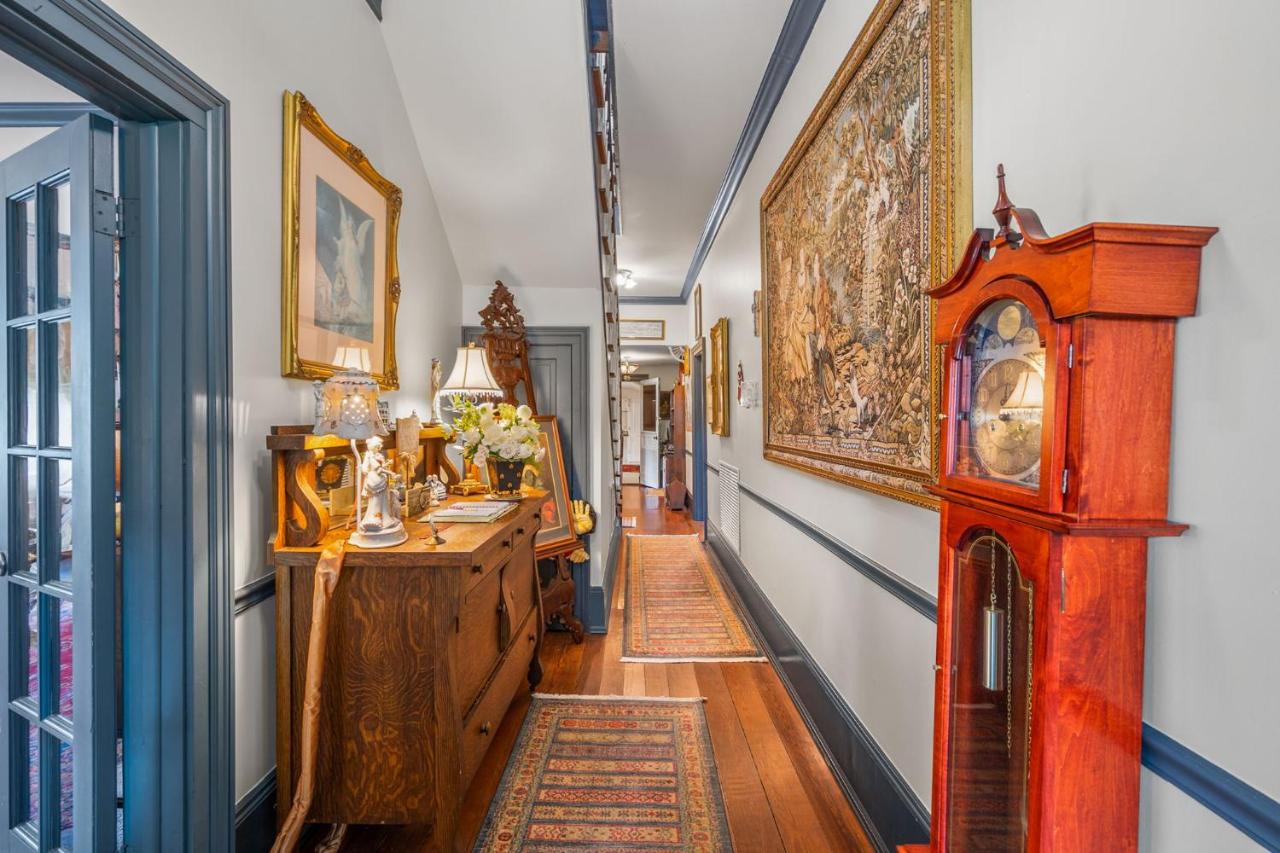 | Goodbread House Bed and Breakfast