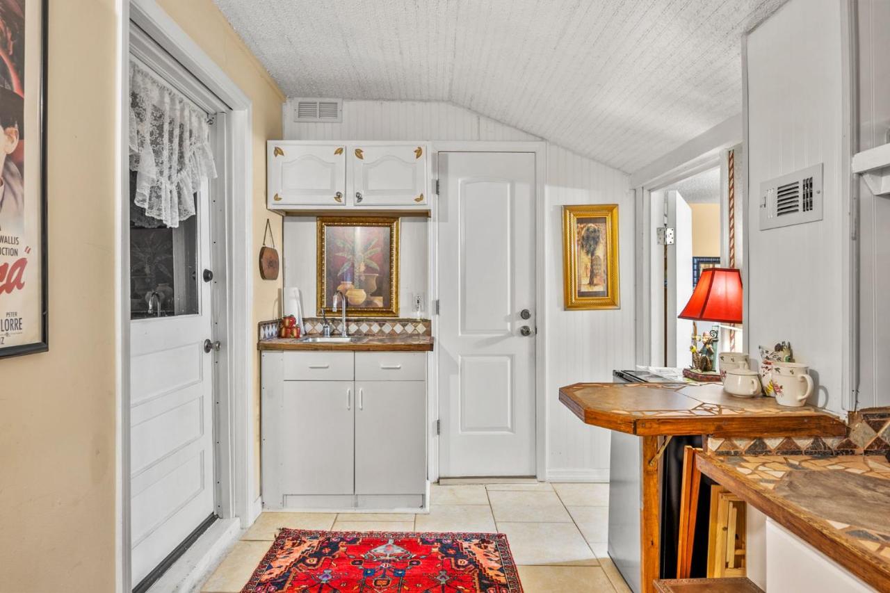 | Goodbread House Bed and Breakfast