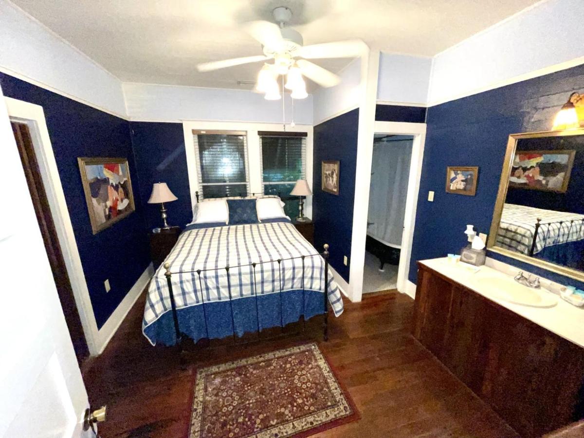 | Grady House Bed and Breakfast