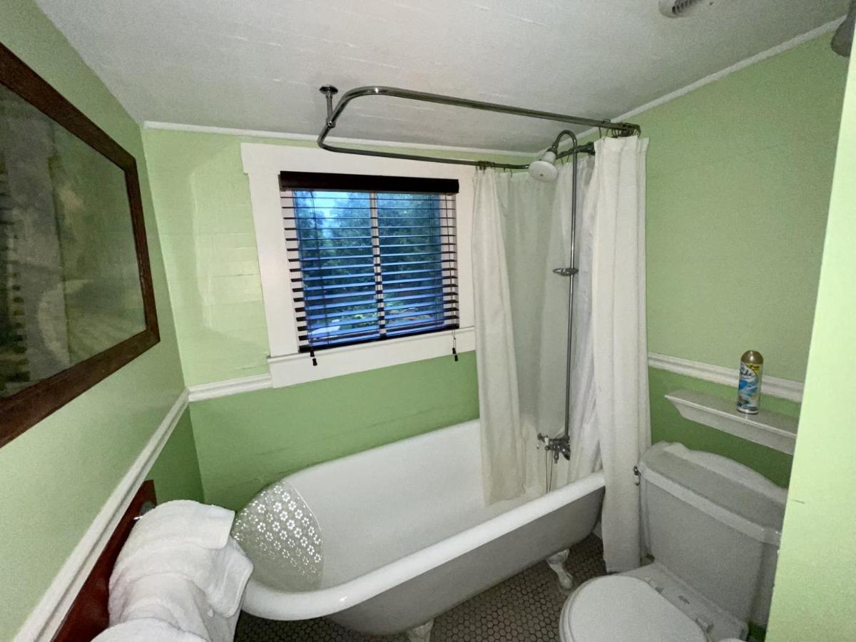 | Grady House Bed and Breakfast